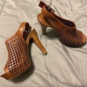 Gianni Bini brown leather heels size 8M